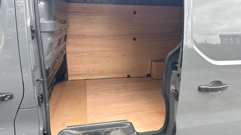 Nissan Primastar 30 L2 Diesel 2.0 dCi 110ps H1 Tekna Van